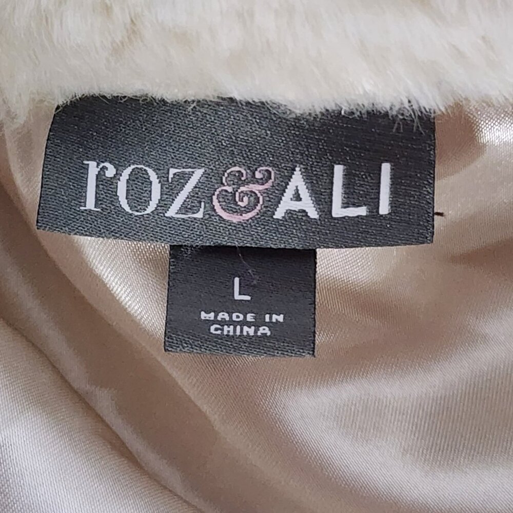 Roz & Ali Cream Colored Faux Fur Trimmed in Faux Suede Fully Lined Vest Size L - Picture 14 of 16